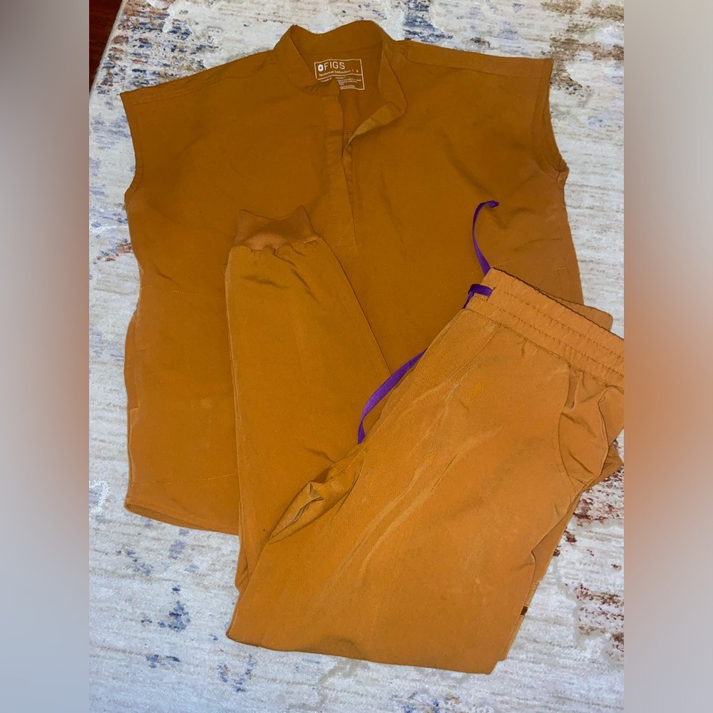 FIGS Atlantic Fall Top Small & Bottom Medium